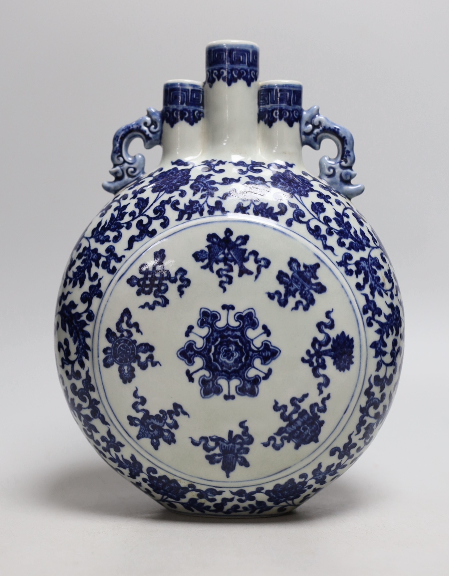 A Chinese blue and white moonflask, 8.5cms high